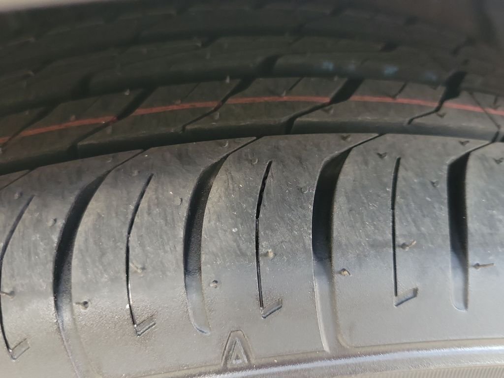 Used 2011 Gray Toyota LE image 33