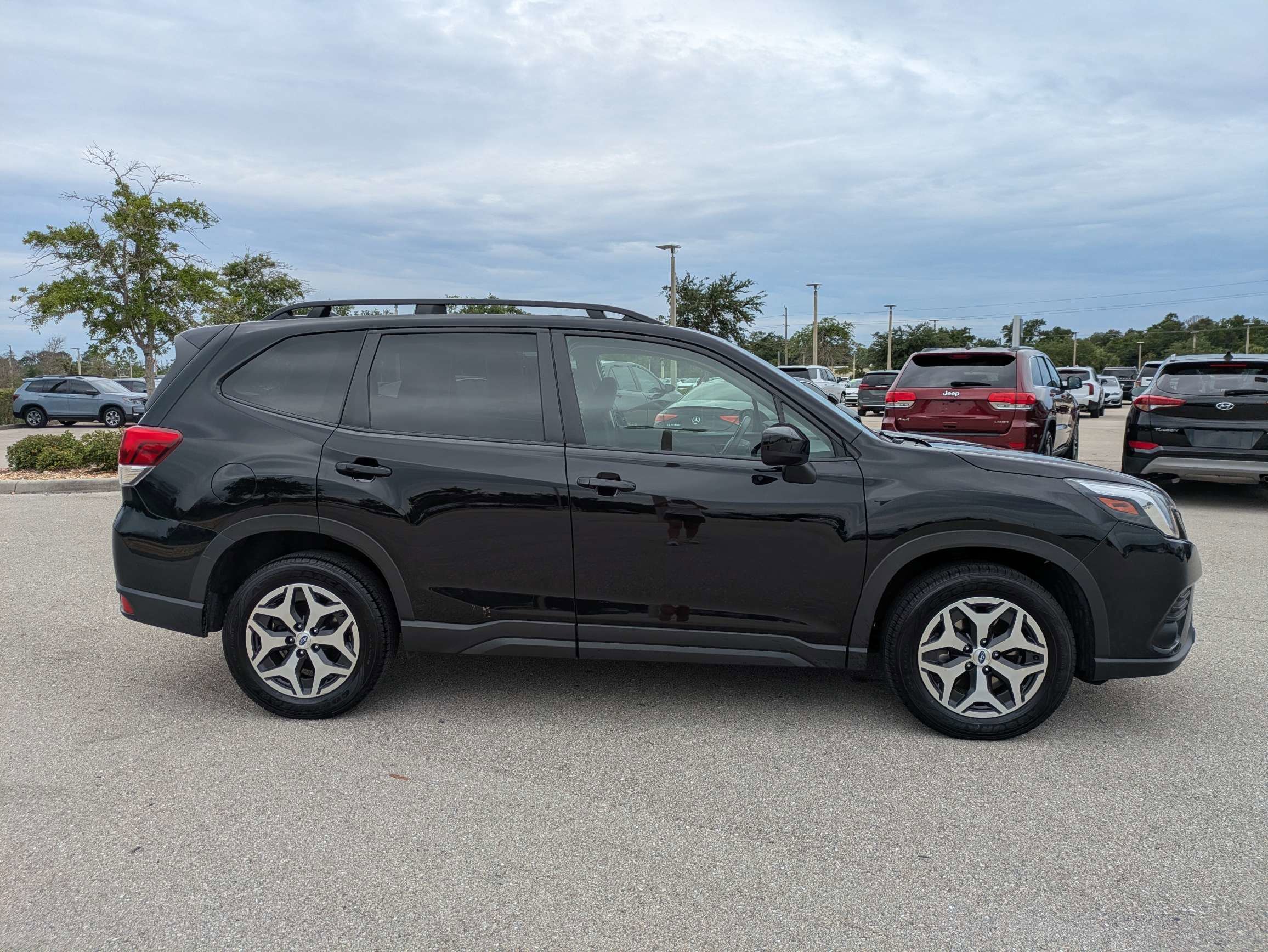 Used 2024 Crystal Black Silica Subaru Premium image 4