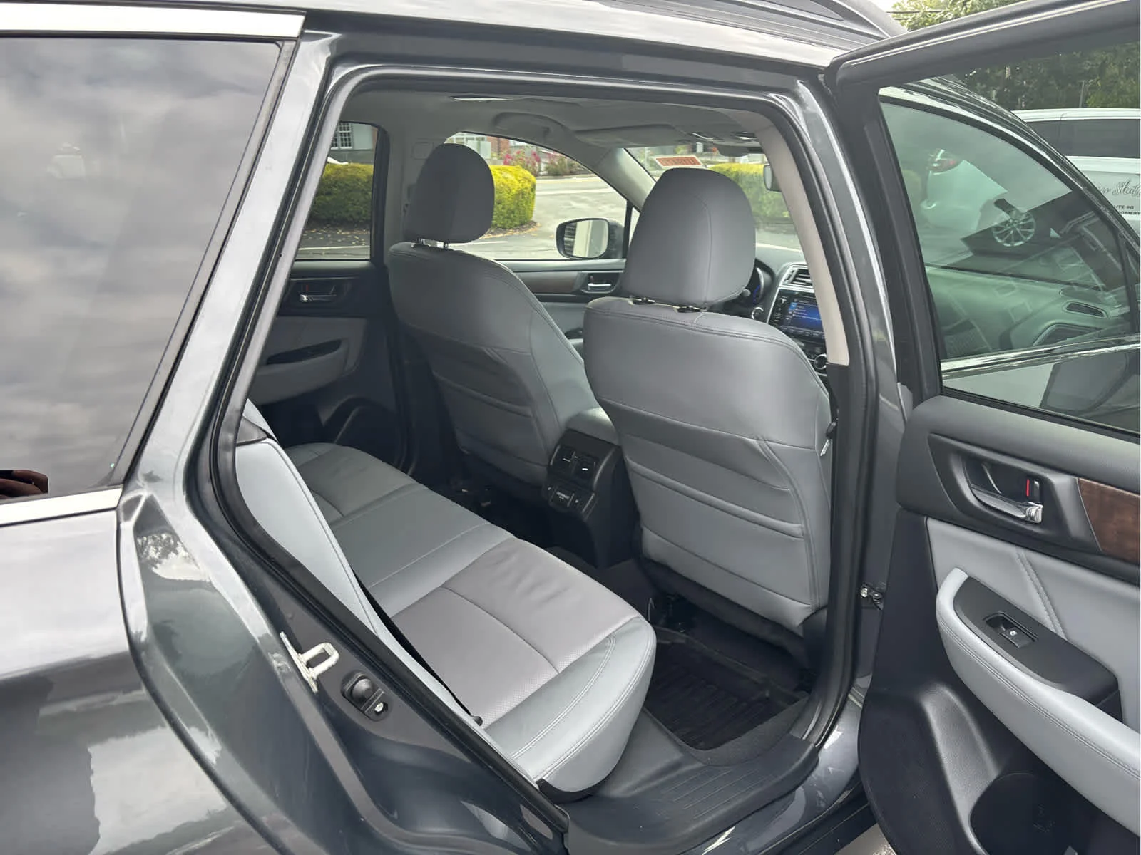 Used 2018 Magnetite Gray Metallic Subaru Limited image 29