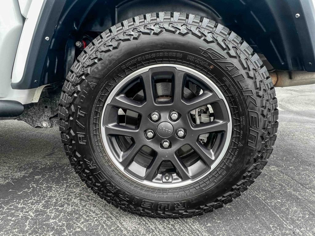 Used 2023 White Jeep Overland image 9
