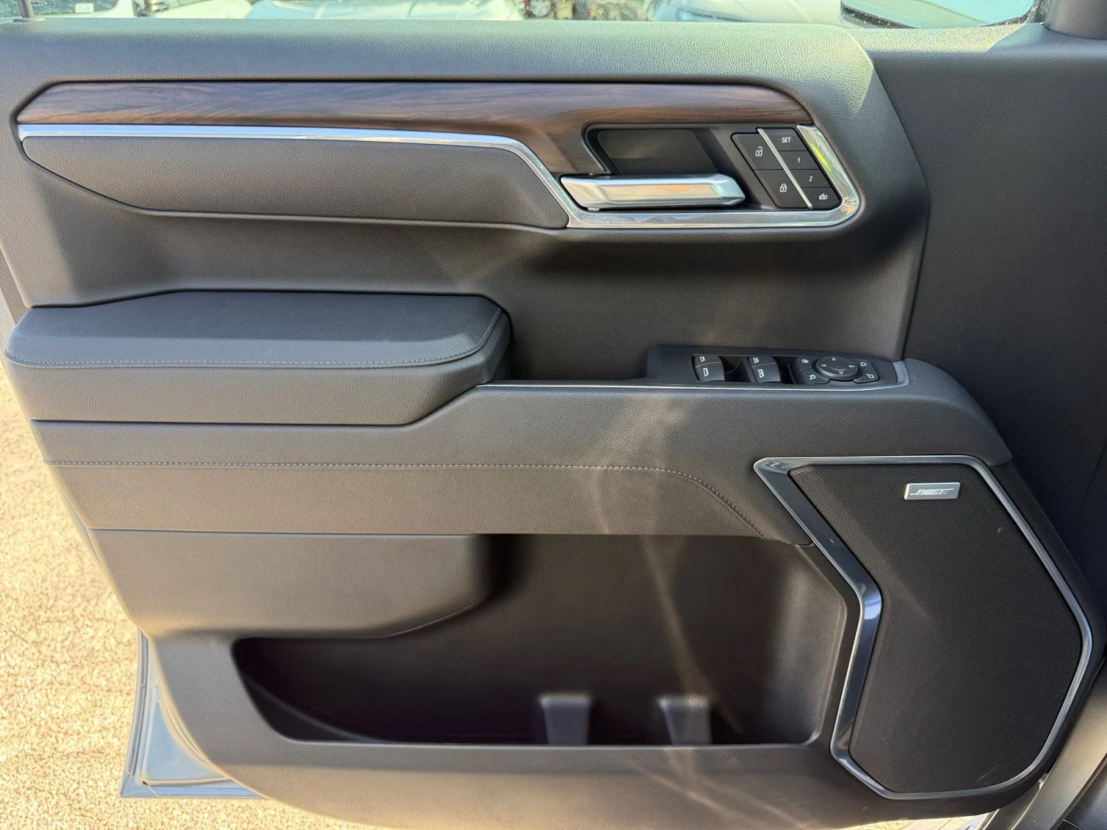 Used 2025 Sterling Metallic GMC SLT image 23