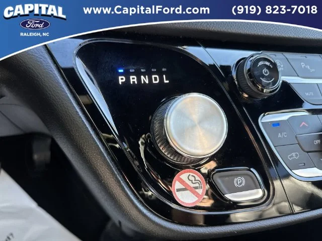Used 2025 White Chrysler Select image 29