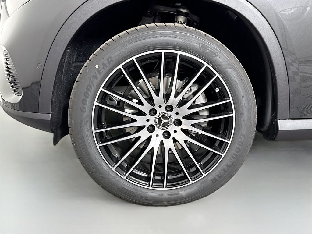 New 2026 Graphite Grey Metallic Mercedes-Benz GLC 300 image 32