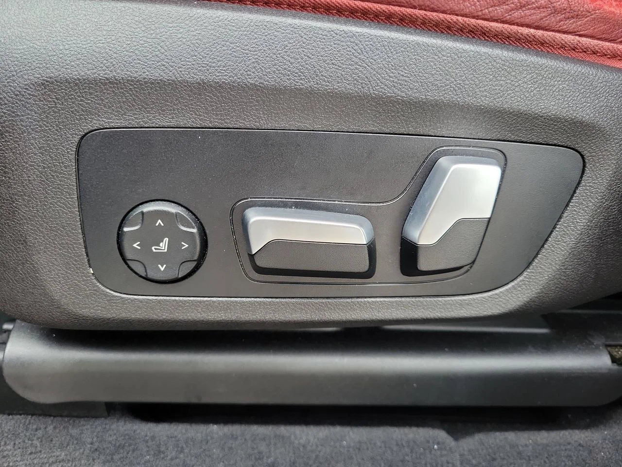 Used 2022 Gray BMW sDrive30i image 23