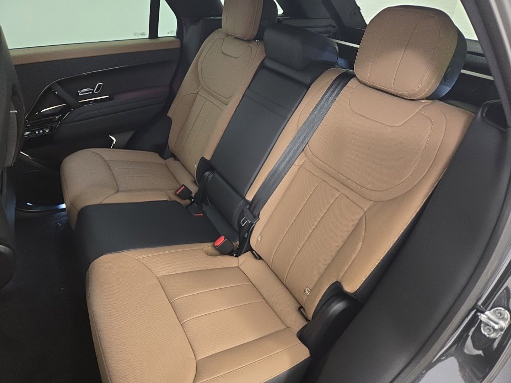 New 2027 Carpathian Grey Land Rover Dynamic SE image 23