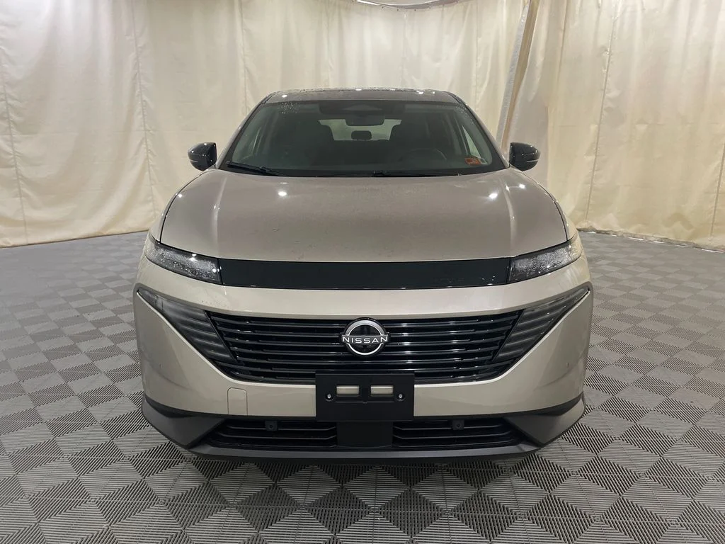 Used 2026 Champagne Silver Metallic Nissan SL image 3