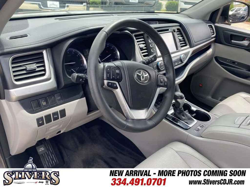 Used 2014 Gray Toyota Limited image 52