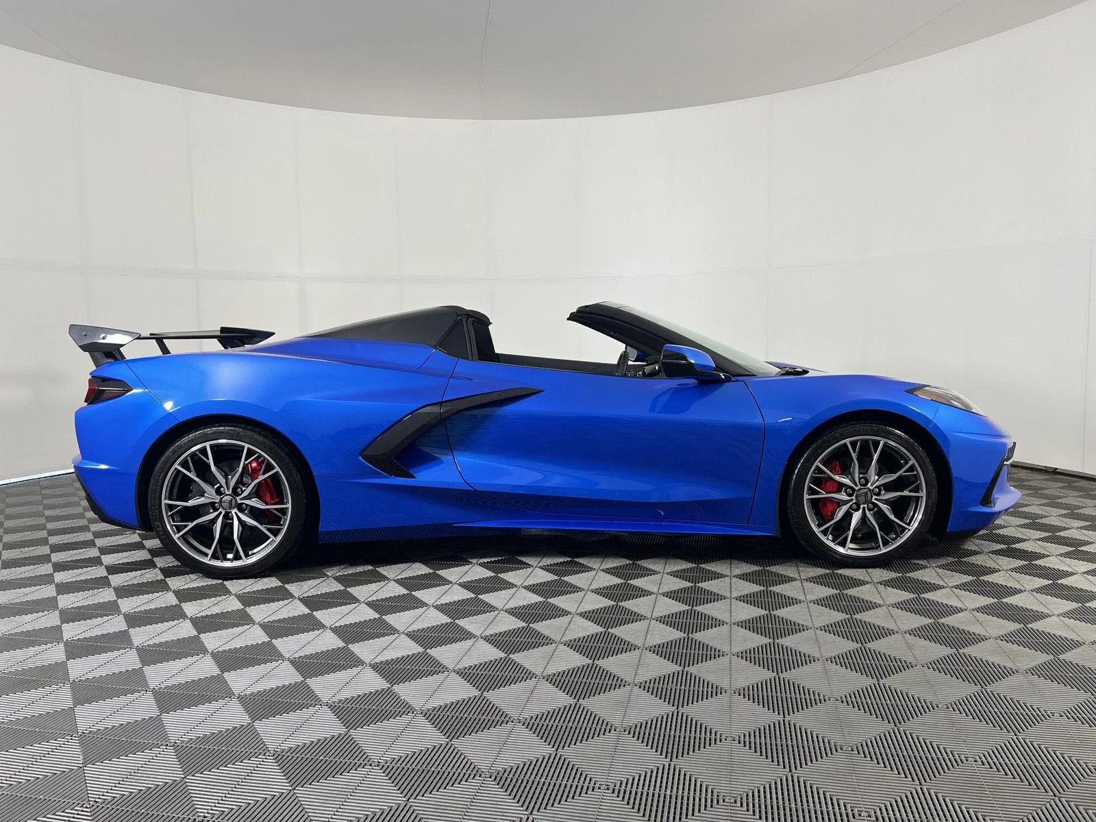 Used 2025 Riptide Blue Metallic Chevrolet 2LT image 21