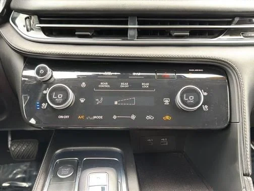 Used 2022 Red INFINITI LUXE image 17