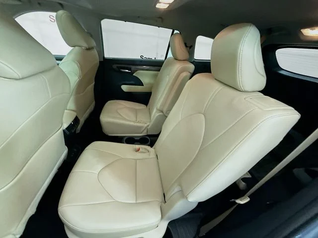Used 2023  Toyota Limited image 25