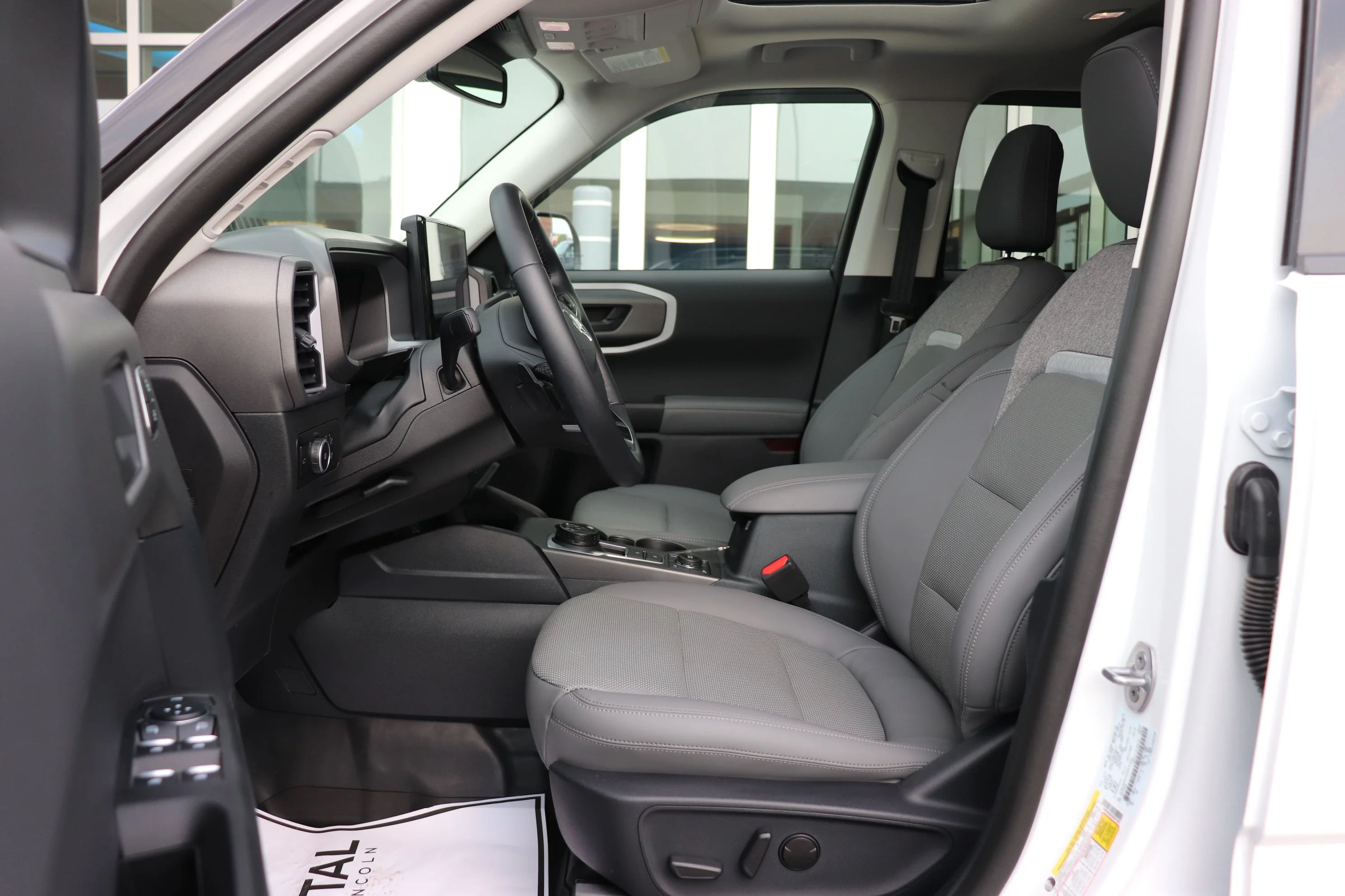 Certified Used 2025 White Ford Badlands 4x4 image 9
