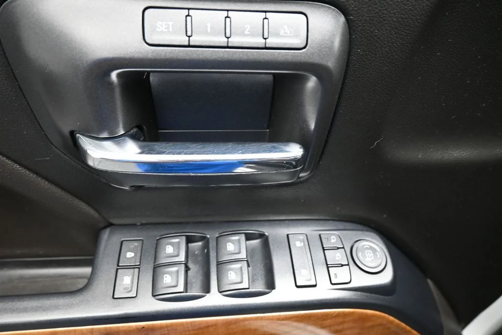 Used 2018 White Chevrolet LTZ image 11
