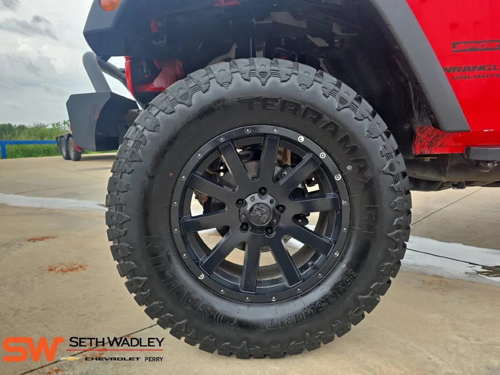 Used 2015 Red Jeep Sport image 30
