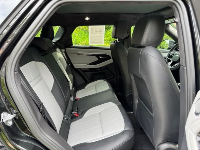 Used 2023 Santorini Black Metallic Land Rover R-Dynamic SE image 17