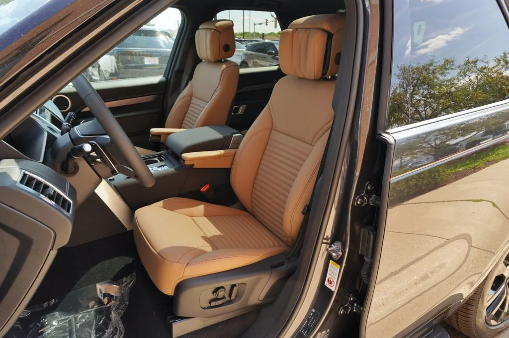 New 2026 Carpathian Grey Land Rover Dynamic SE image 13