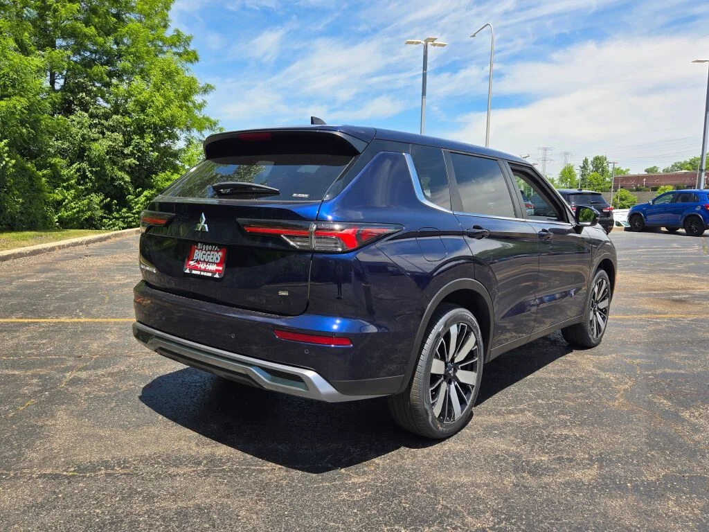 New 2026 Blue Mitsubishi SE image 10