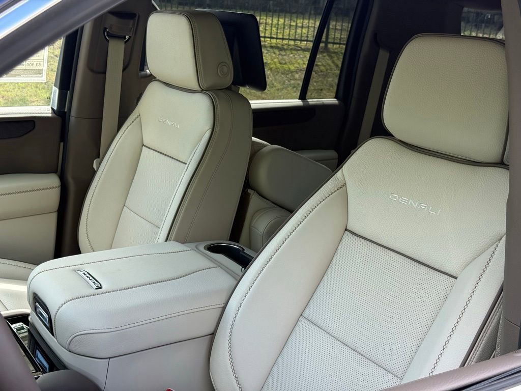 2026 GMC Yukon XL Denali - Photo 15