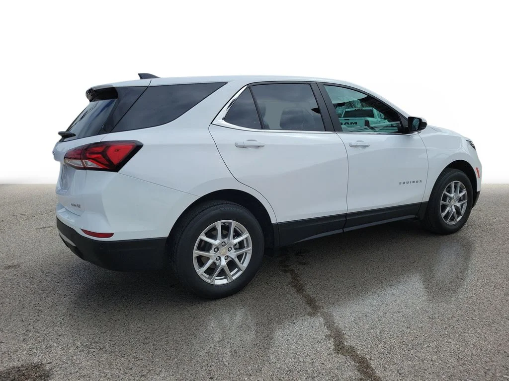 Used 2022 White Chevrolet LT image 4