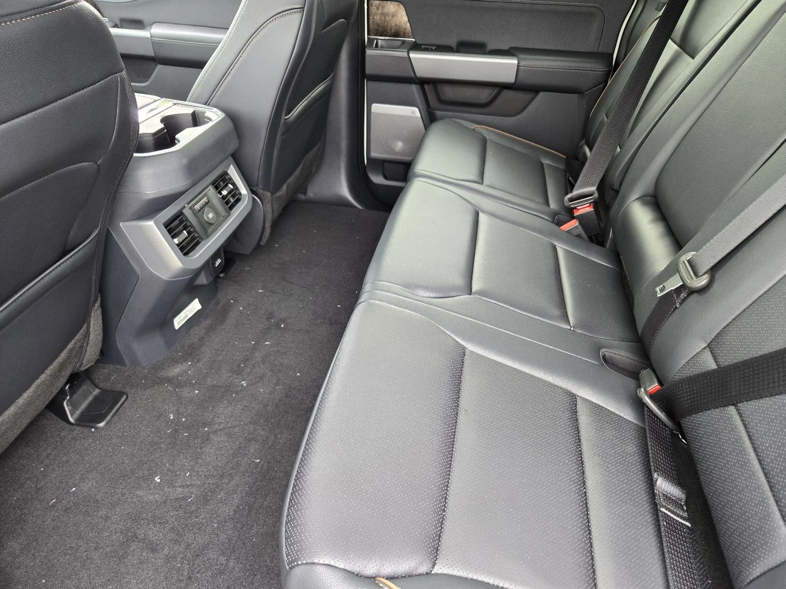 New 2026 Star White Metallic Tri-Coat Ford F-250® Lariat® image 18