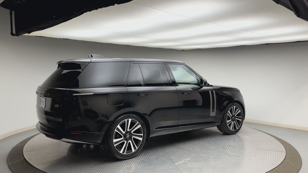 Used 2023 Santorini Black Metallic Land Rover SE image 2