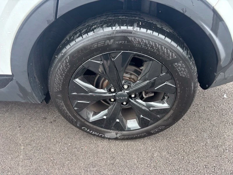 Used 2025 White Kia X-Line image 15