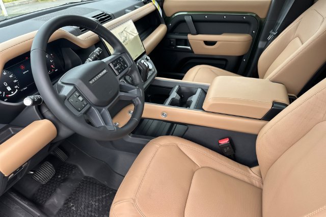 New 2026 Woolstone Green Land Rover X-Dynamic SE image 9