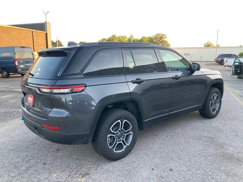 New 2024 Baltic Gray Metallic Clear-Coat Exterior Paint Jeep Trailhawk 4xe image 5