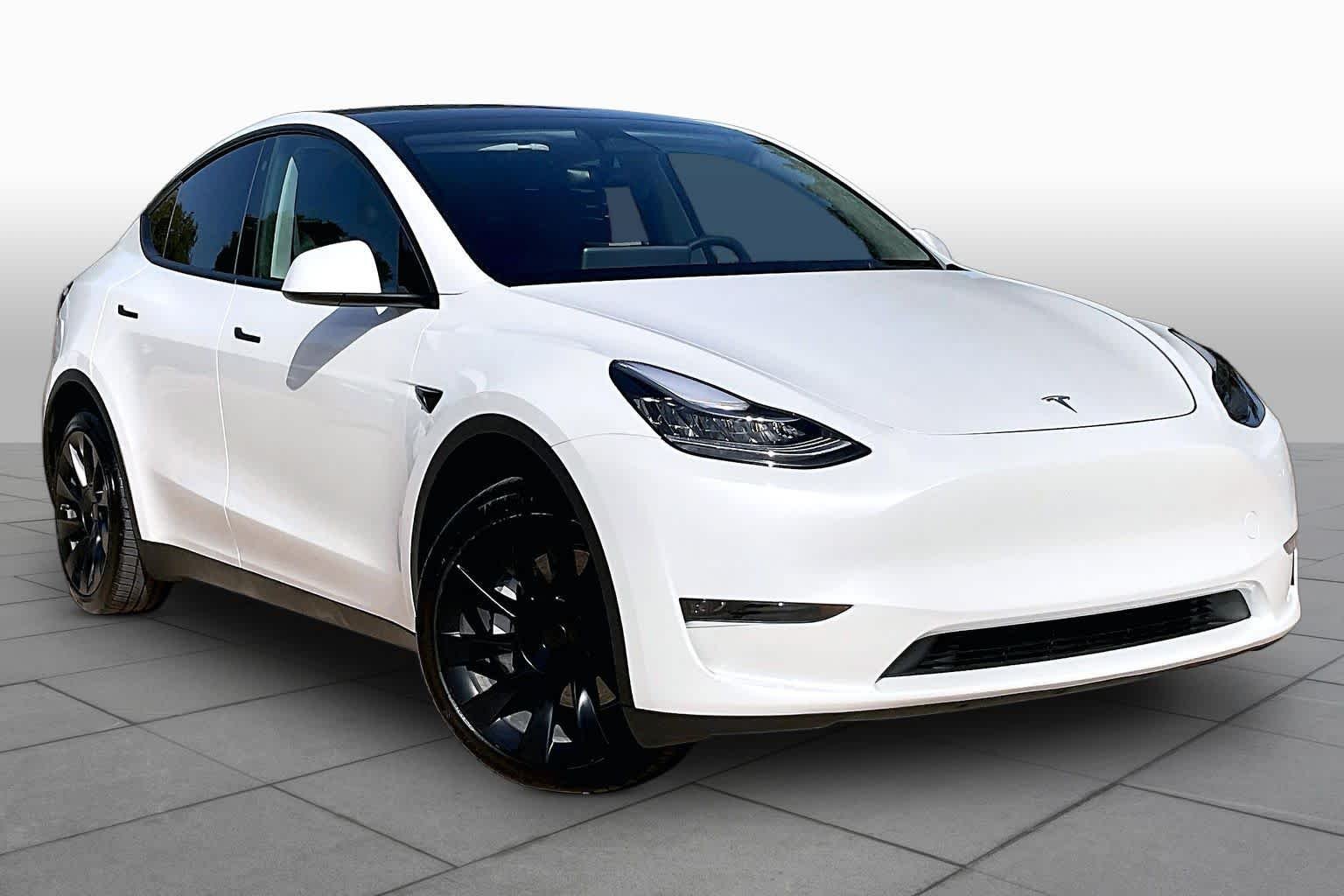 Used 2023 Pearl White Multi-Coat Tesla  image 2