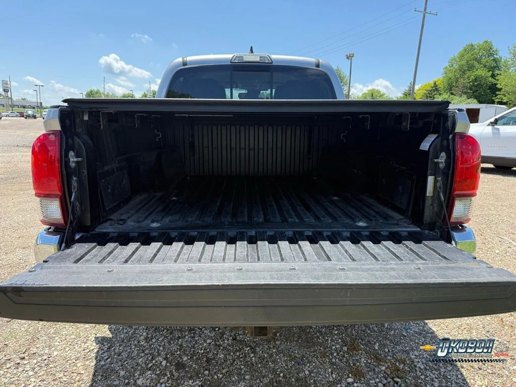 Used 2018 Silver Toyota SR5 image 18