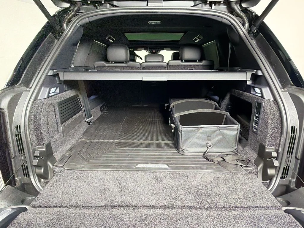 New 2026 Carpathian Grey Land Rover SE 7 Seats image 28