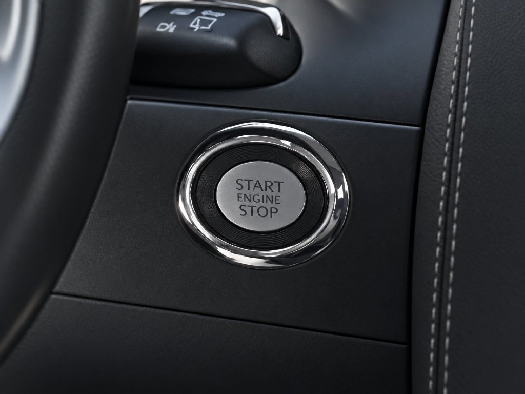 Used 2022 Black INFINITI LUXE image 10