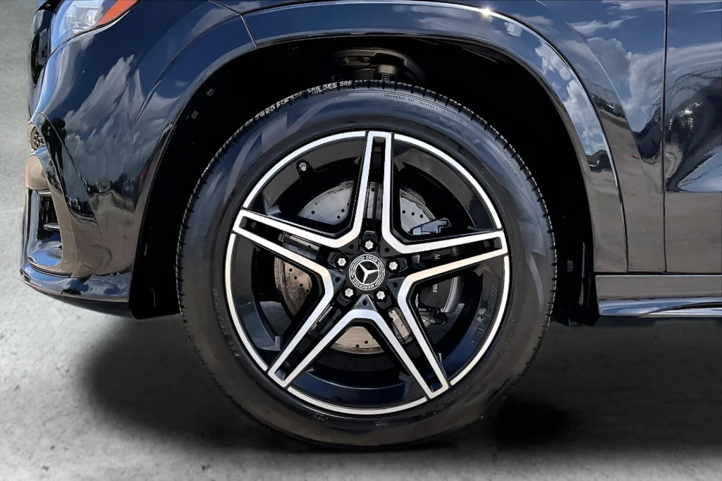 Used 2024 Black Mercedes-Benz GLS 450 image 33