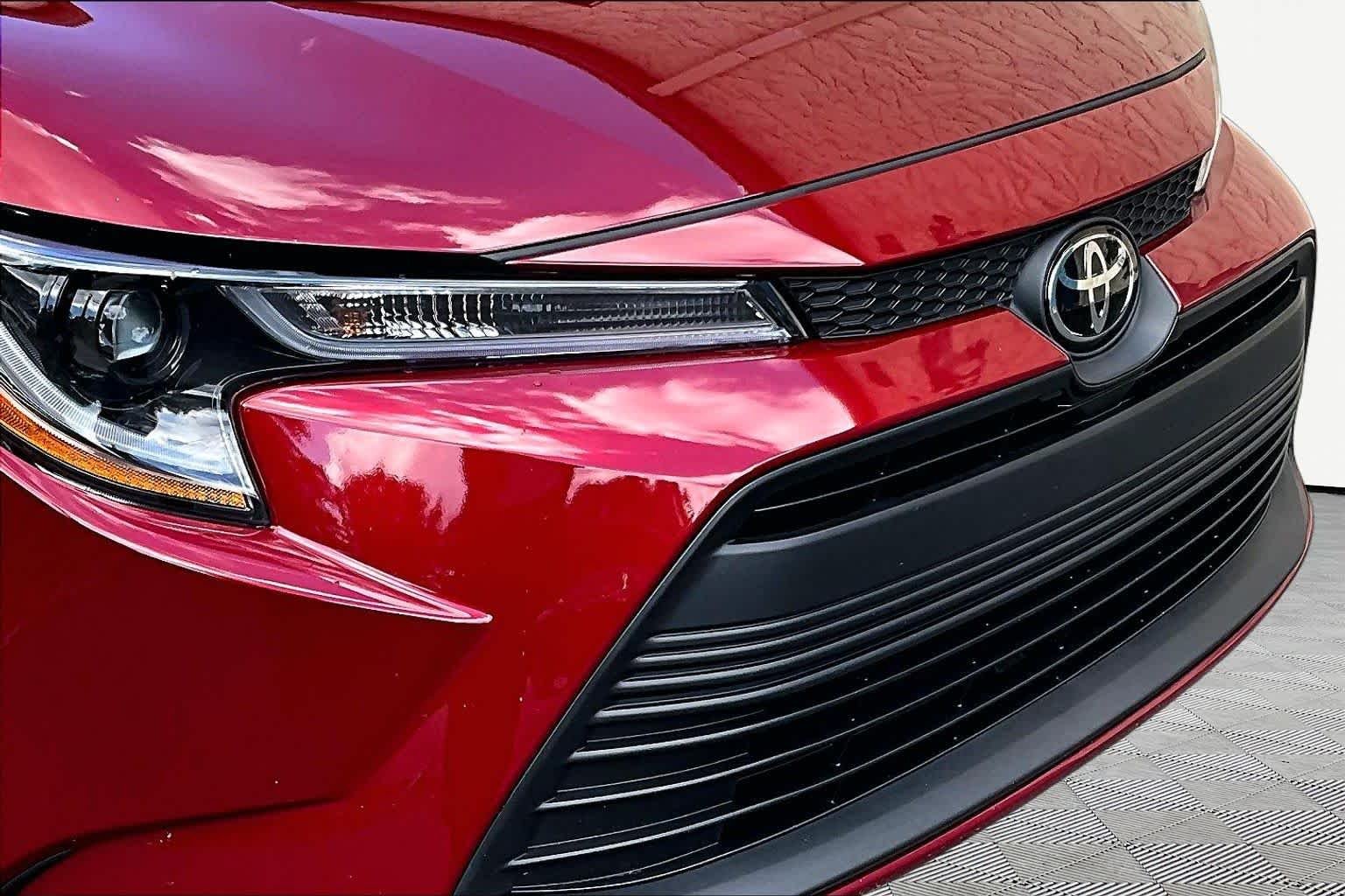 Used 2025 Ruby Flare Pearl Toyota LE image 30