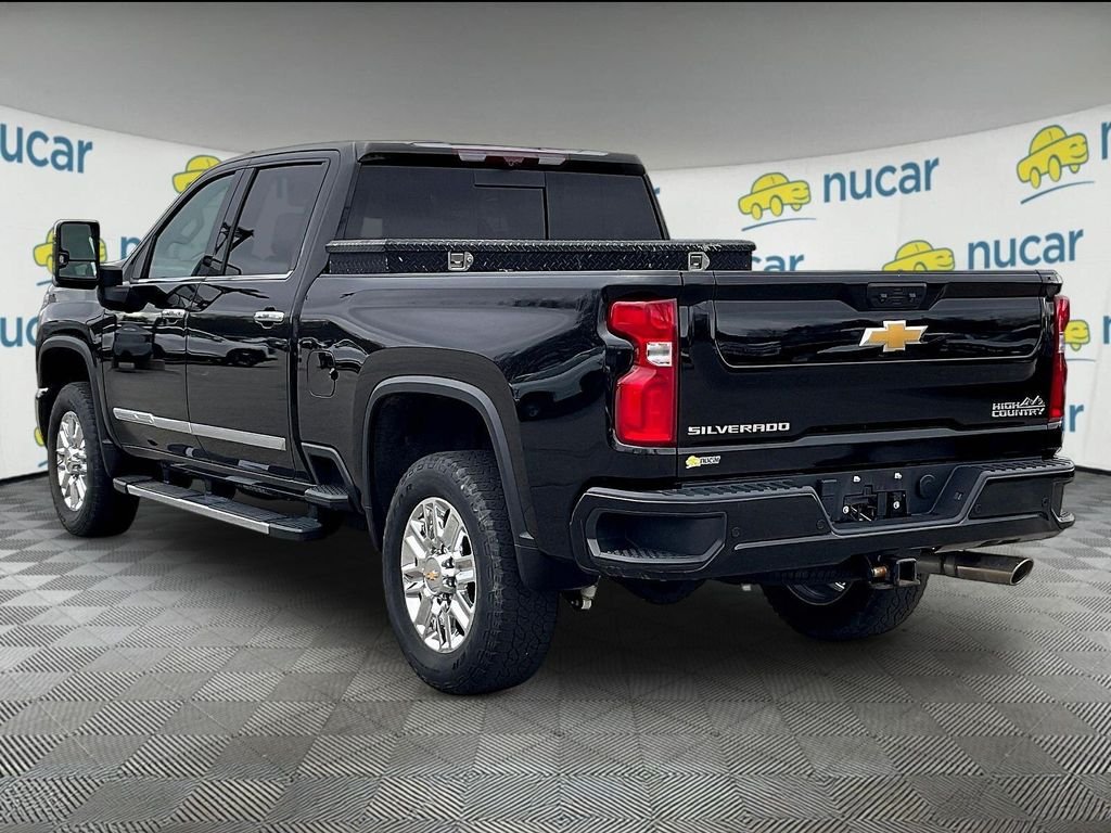 Used 2024 Black Chevrolet High Country image 4