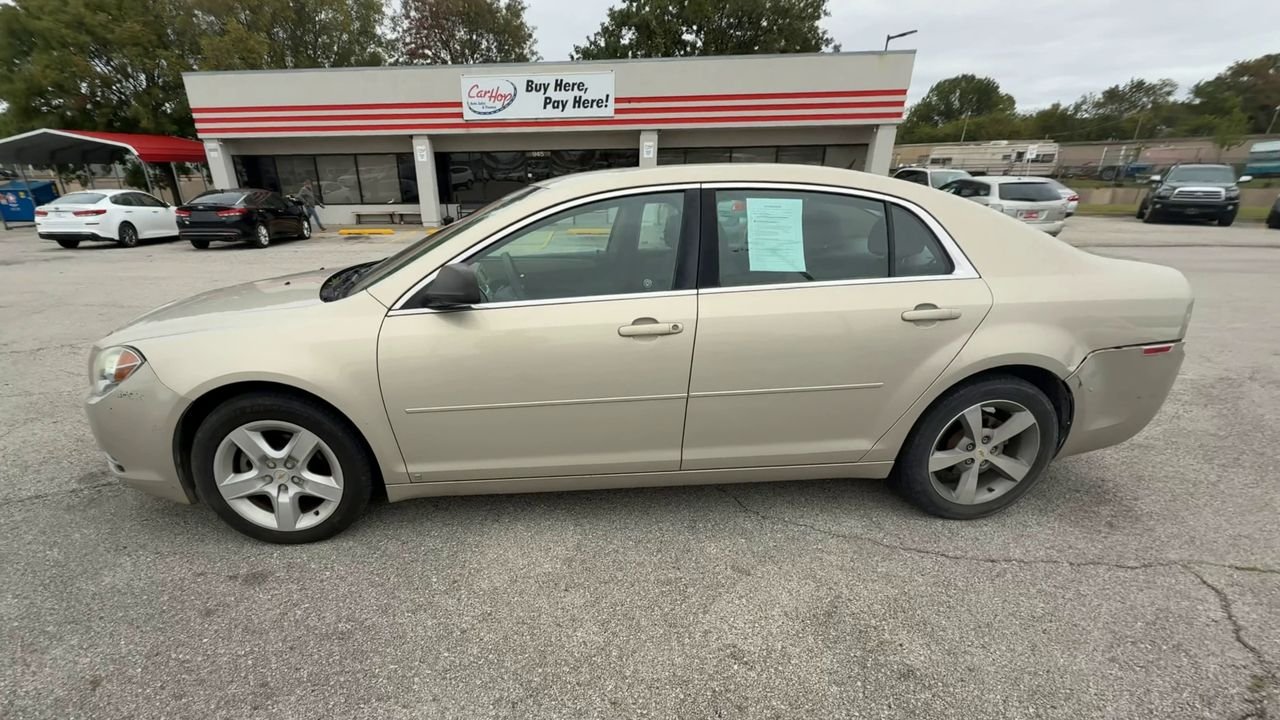 2009 Chevrolet Malibu LS photo 4