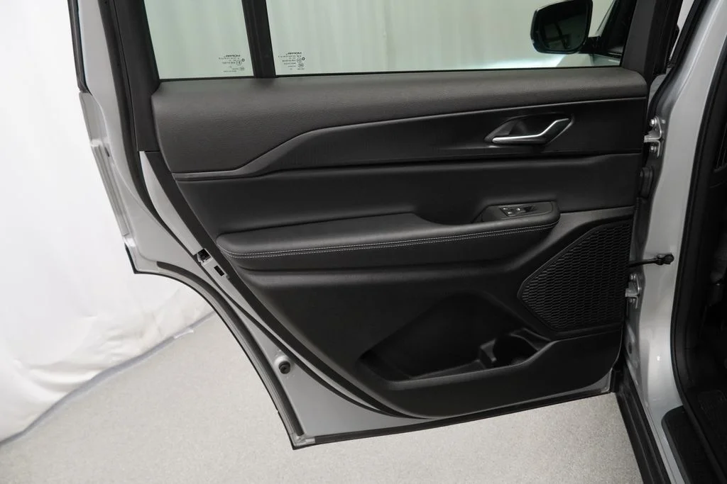 Used 2024 Silver Jeep Altitude X image 43