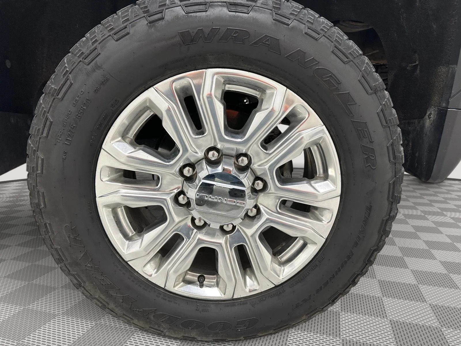 Used 2021 White Frost Tricoat GMC Denali image 32