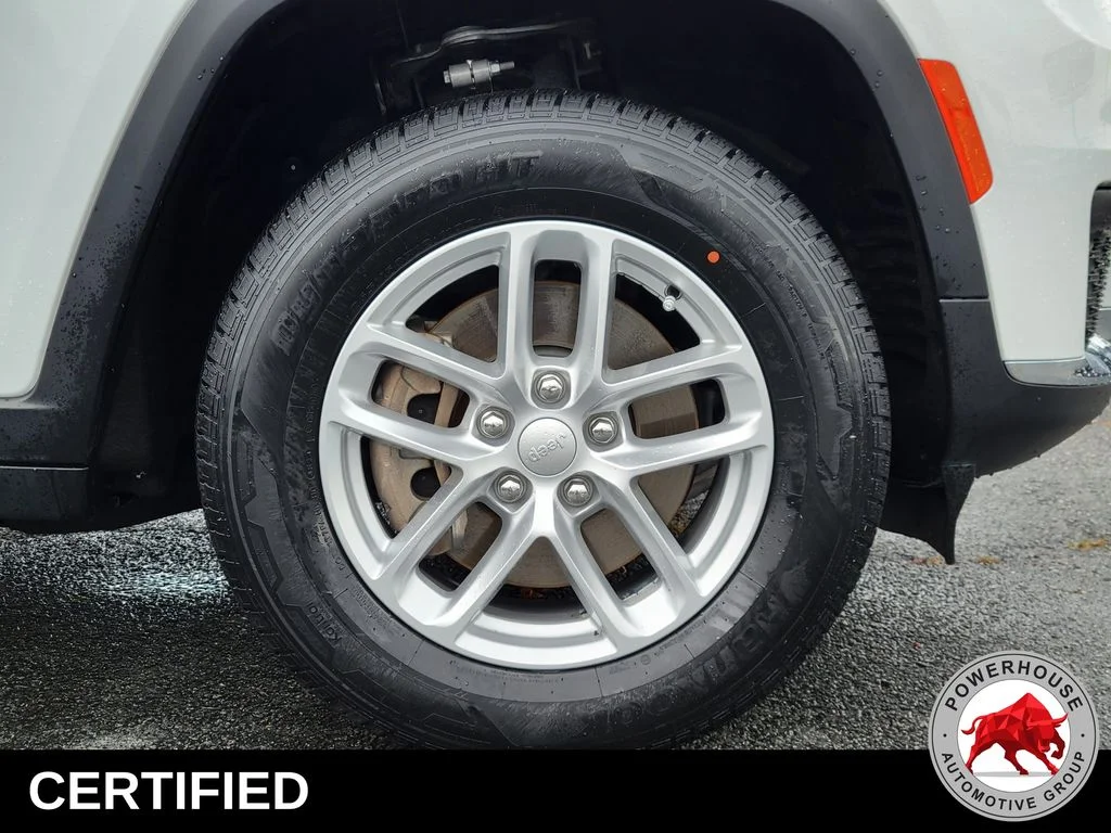 Used 2024 White Jeep Laredo image 11