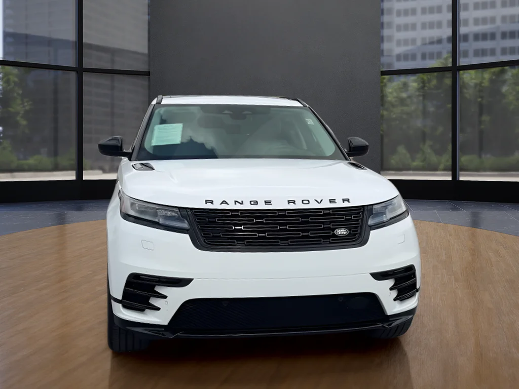 Used 2025  Land Rover Dynamic SE image 8