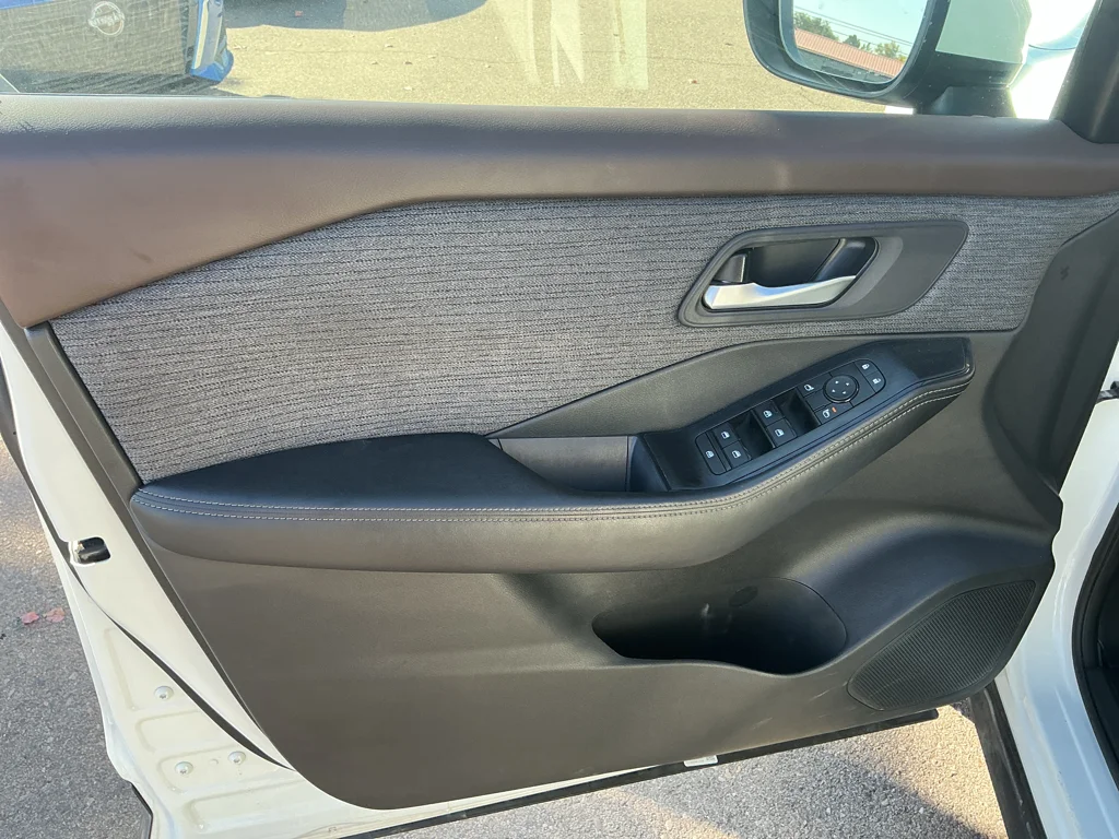 Used 2023 Pearl White Tricoat Nissan SV image 9