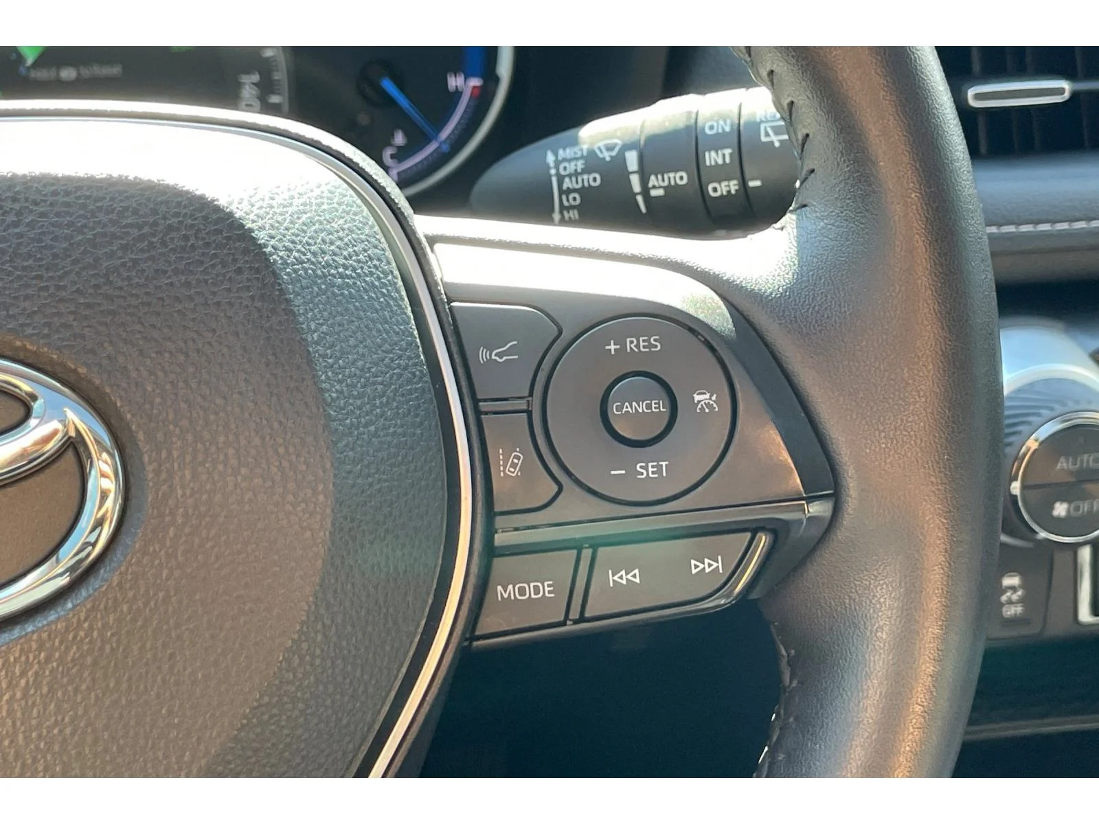 Used 2024 Midnight Black Metallic Toyota Hybrid XLE Premium image 37