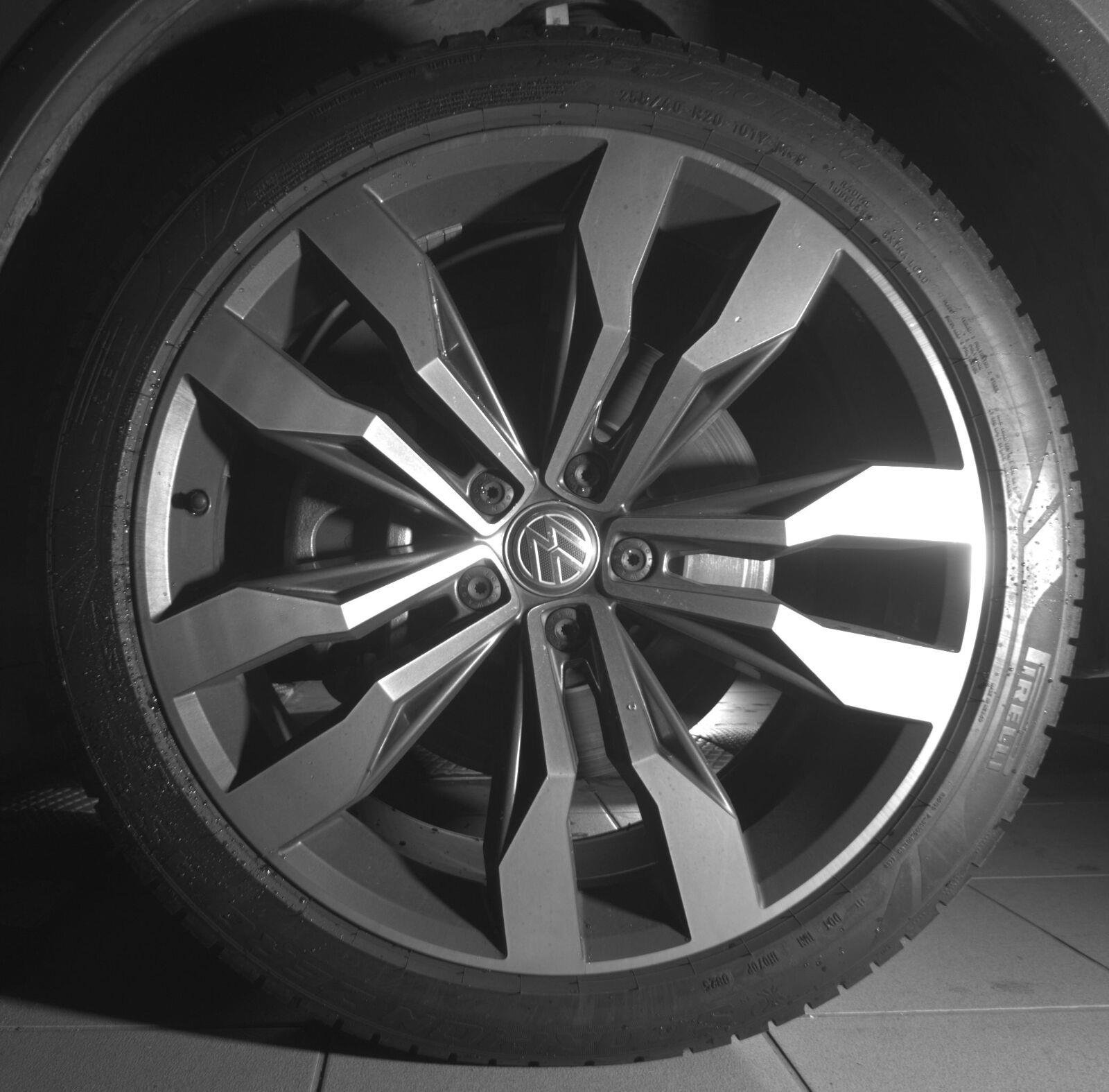 Used 2019 Pyrite Silver Metallic Volkswagen SEL Premium image 9