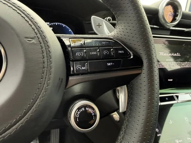 Used 2024 Bianco Astro Metallic Maserati GT AWD image 32