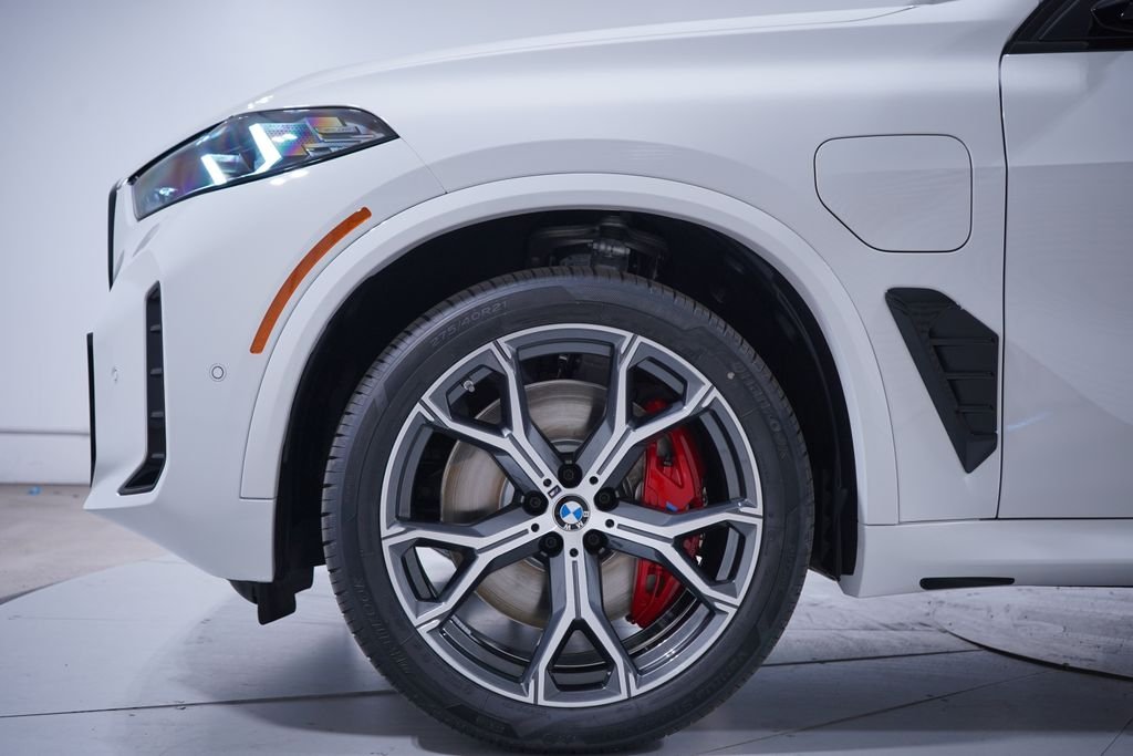 New 2026 Alpine White BMW xDrive50e image 2