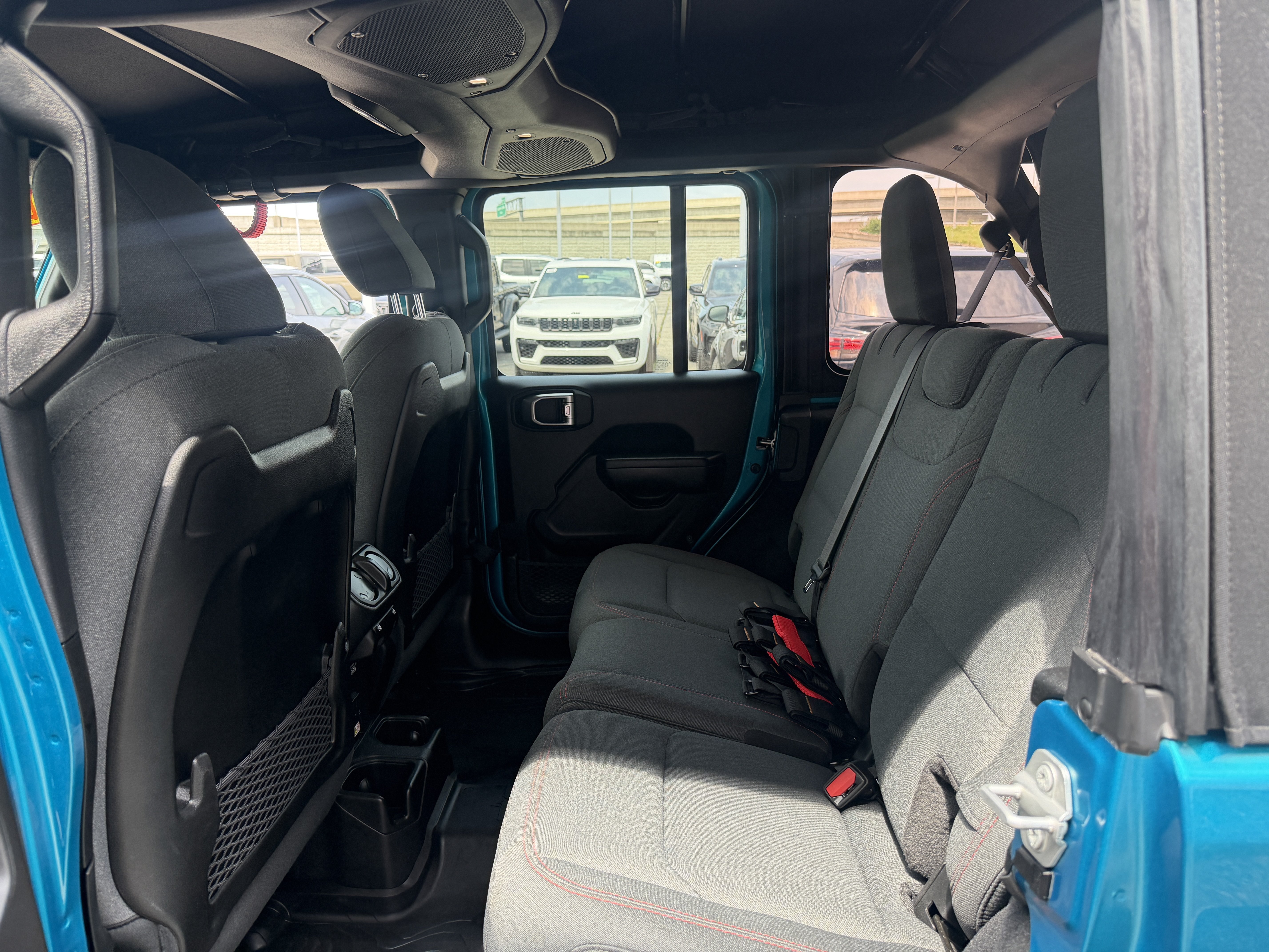 Used 2024 Bikini Pearl Coat Jeep Rubicon image 33