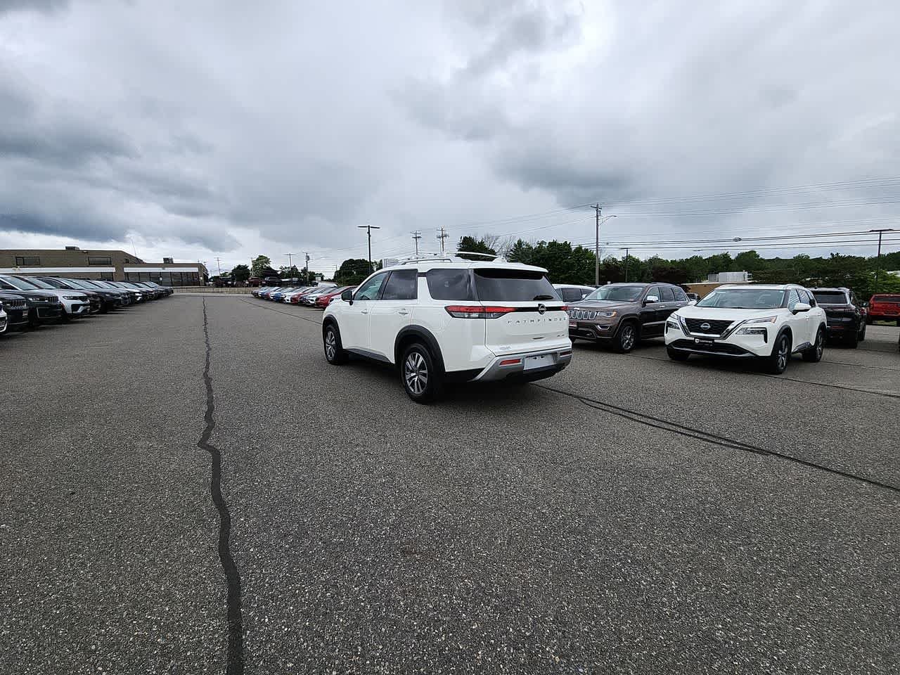 Used 2023 Pearl White Tricoat Nissan SL image 6