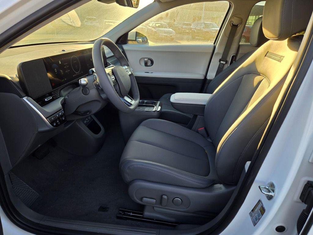 New 2025 White Hyundai SEL image 24