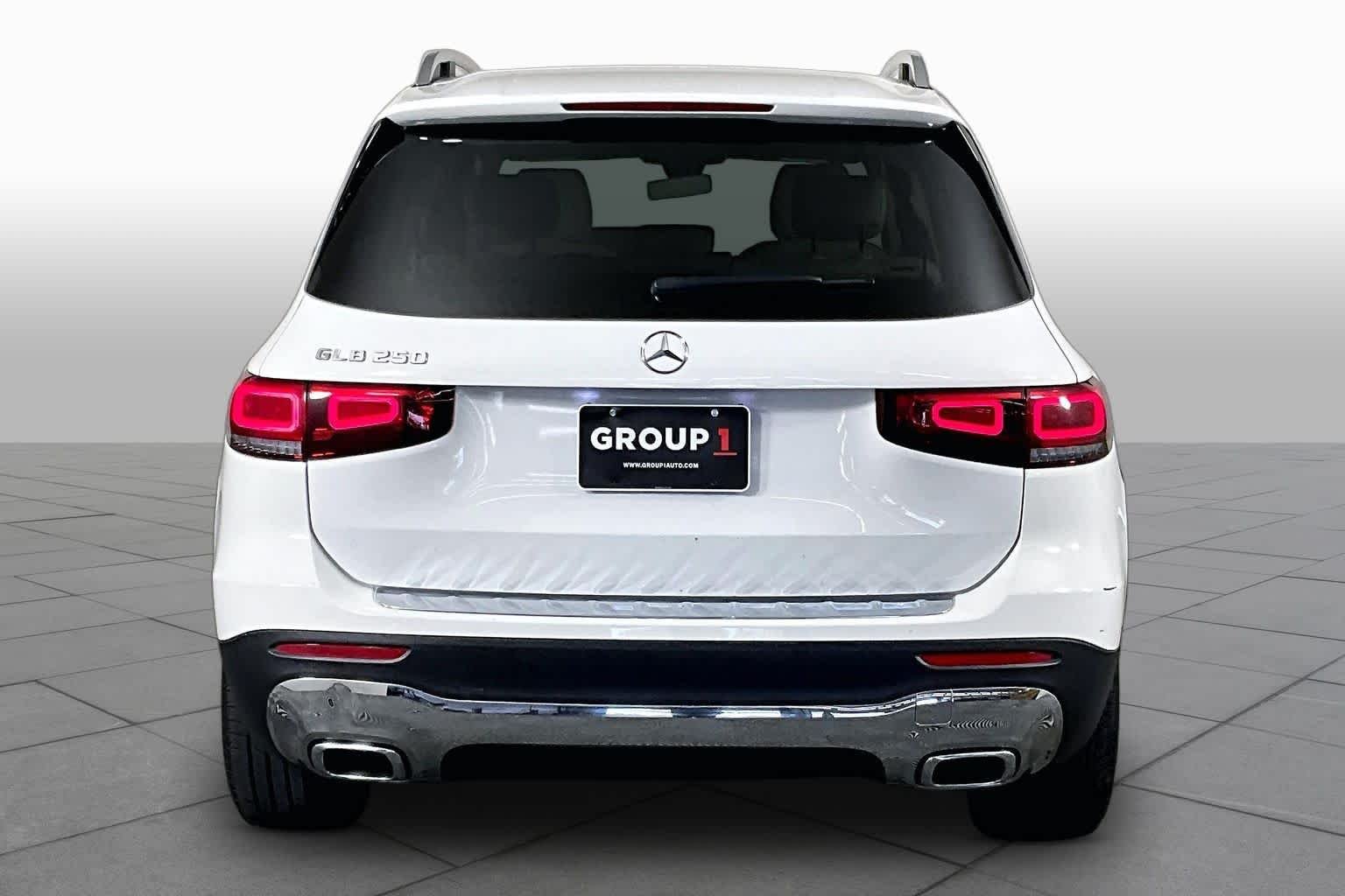 Used 2022 Polar White Mercedes-Benz GLB 250 image 5