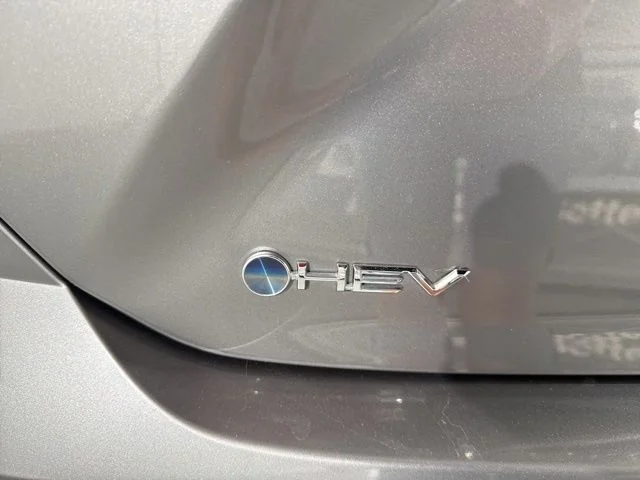 Used 2025  Toyota XLE image 9