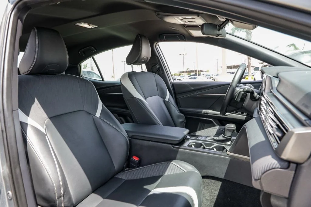 Used 2025  Toyota SE image 19